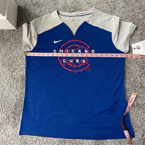 Chicago Cubs Nike Women's Slub Performance V-Neck Boxy T-Shirt - Silver/Royal - Picture 13 of 14
